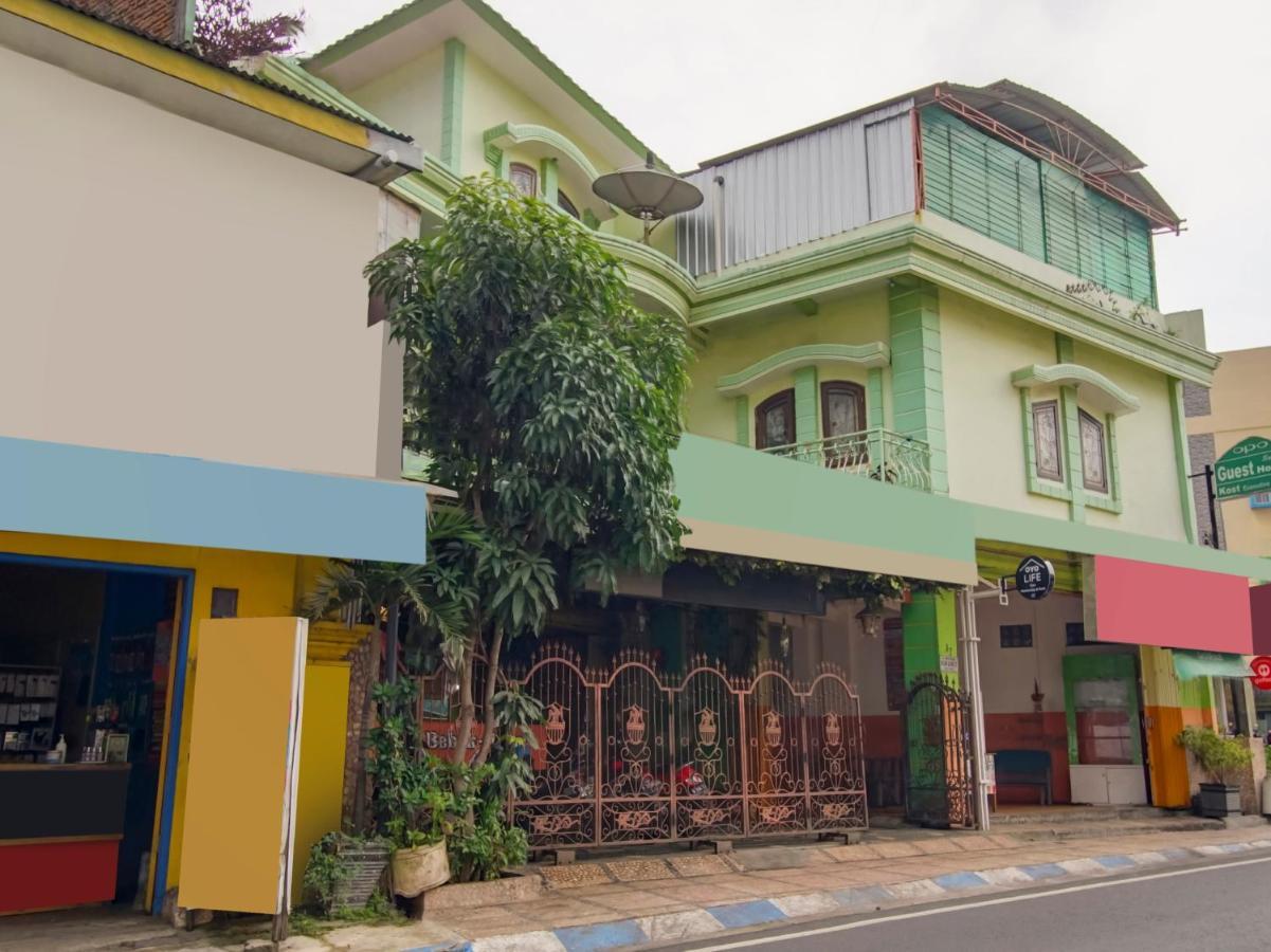 Oyo Life 3103 Opo Homestay & Kost Malang Eksteriør bilde