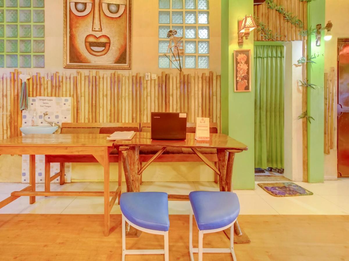 Oyo Life 3103 Opo Homestay & Kost Malang Eksteriør bilde