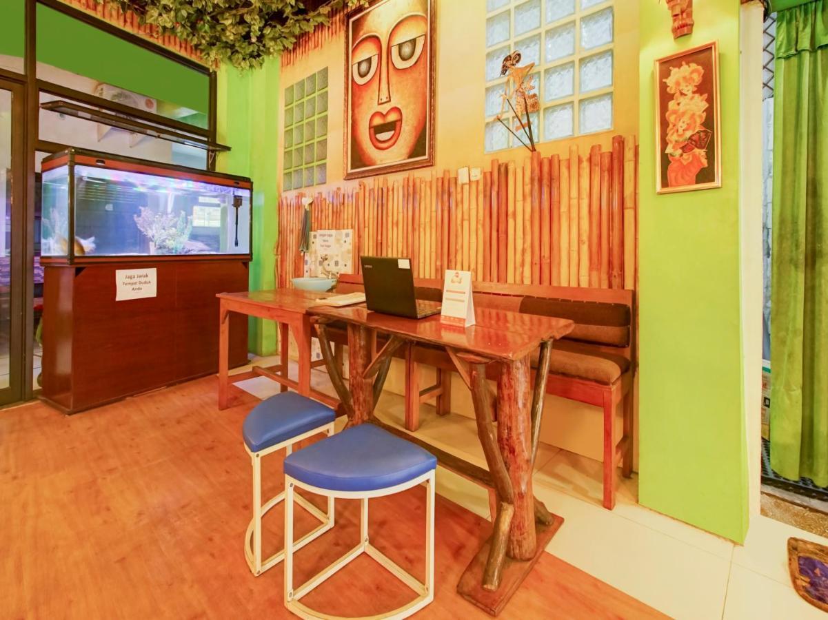 Oyo Life 3103 Opo Homestay & Kost Malang Eksteriør bilde