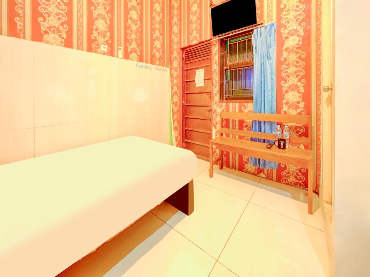 Oyo Life 3103 Opo Homestay & Kost Malang Eksteriør bilde