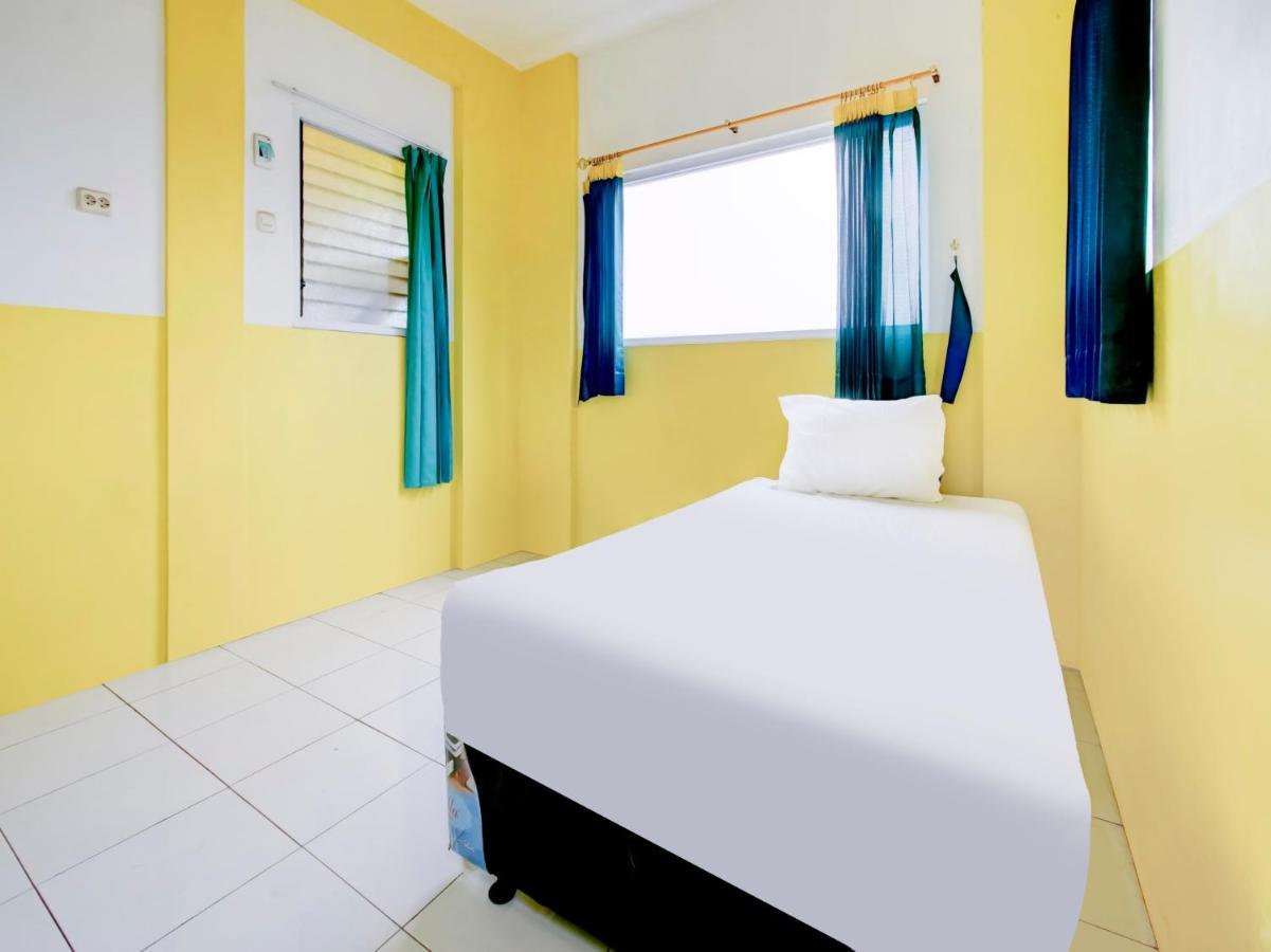 Oyo Life 3103 Opo Homestay & Kost Malang Eksteriør bilde