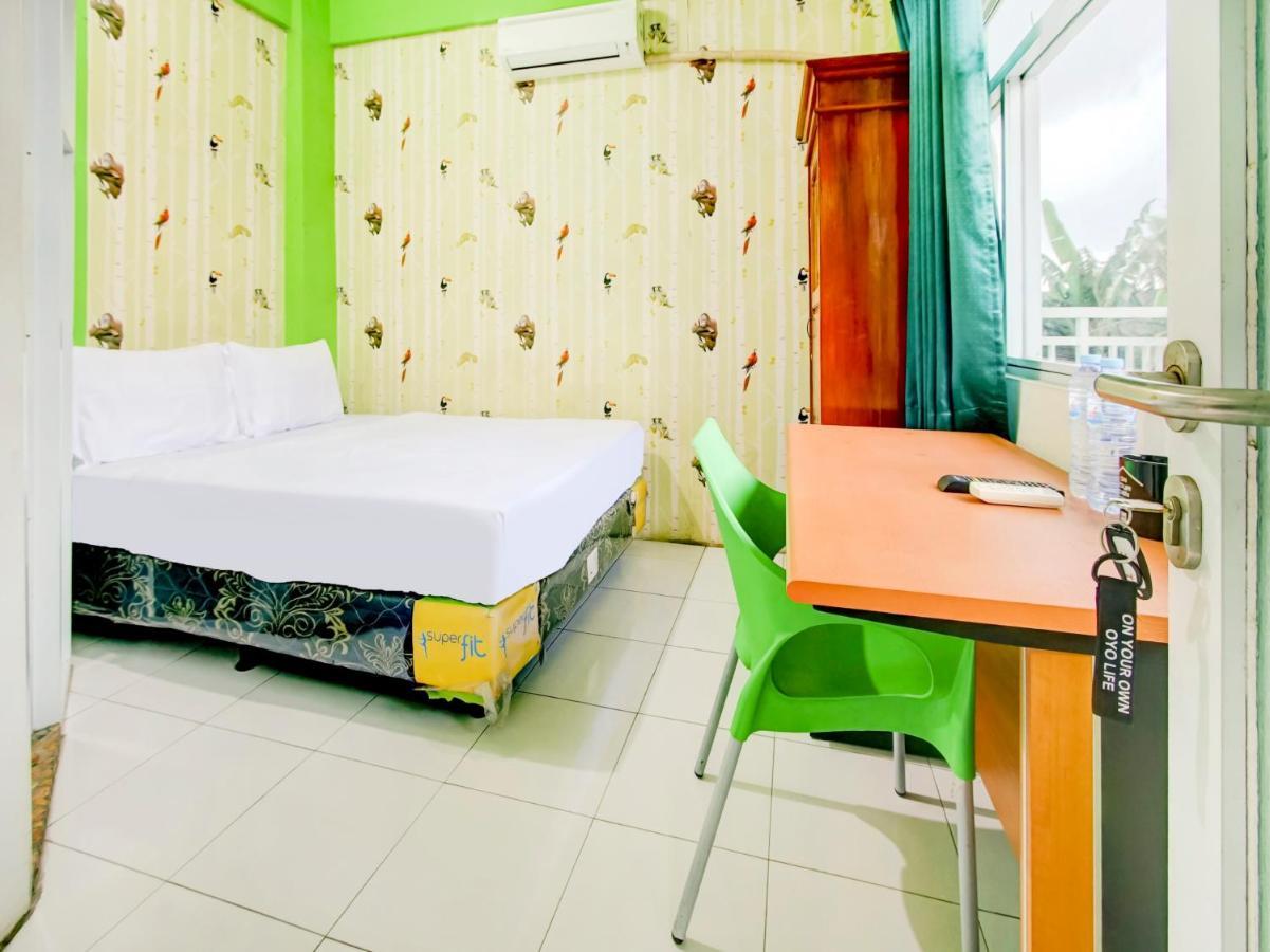 Oyo Life 3103 Opo Homestay & Kost Malang Eksteriør bilde