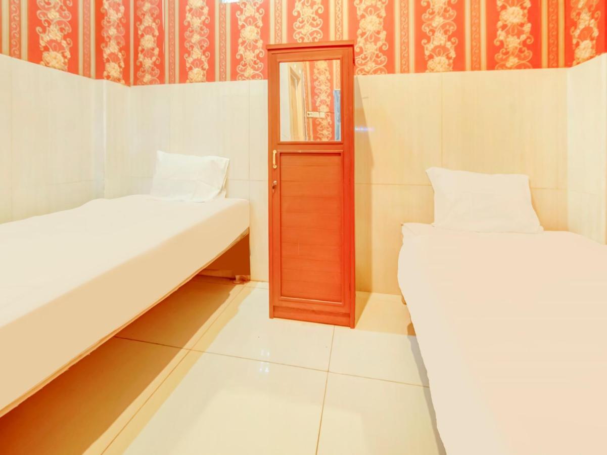 Oyo Life 3103 Opo Homestay & Kost Malang Eksteriør bilde