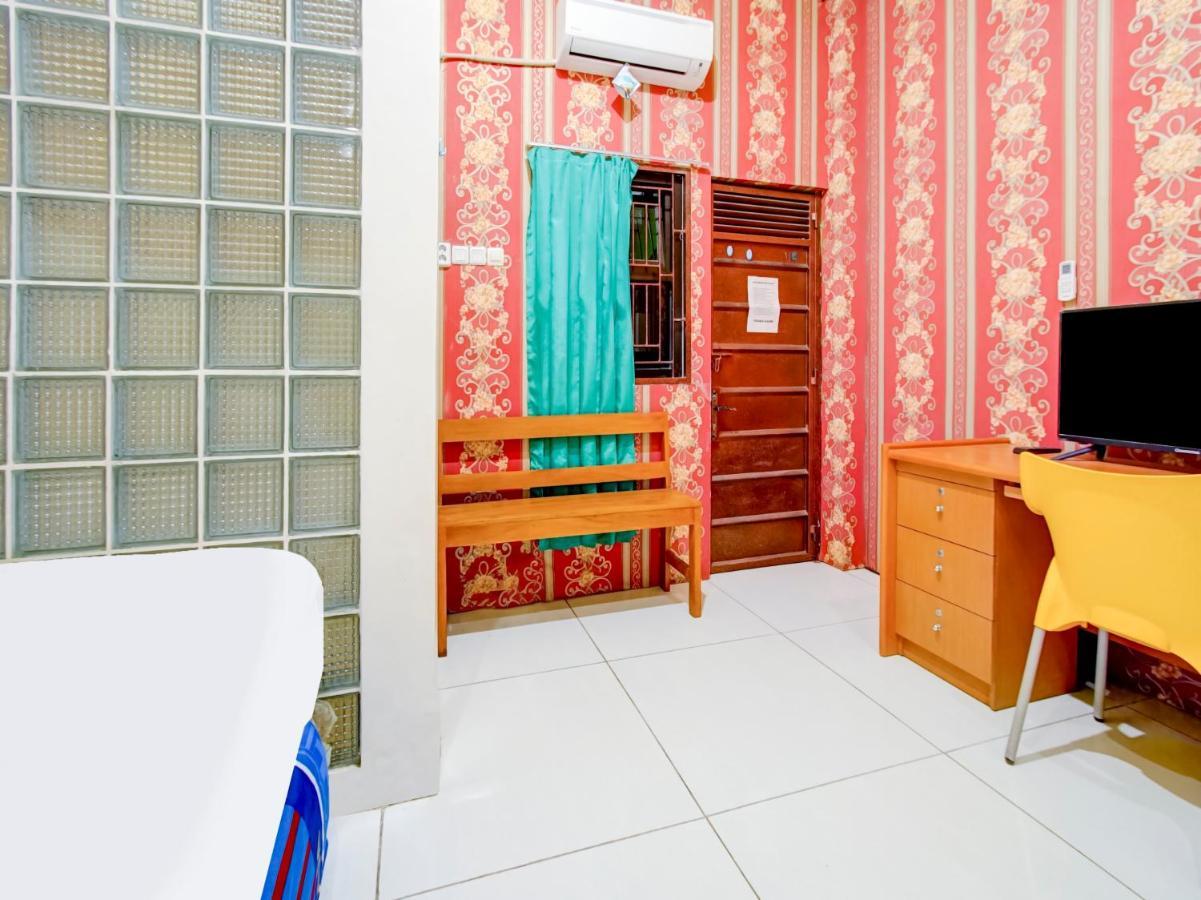 Oyo Life 3103 Opo Homestay & Kost Malang Eksteriør bilde