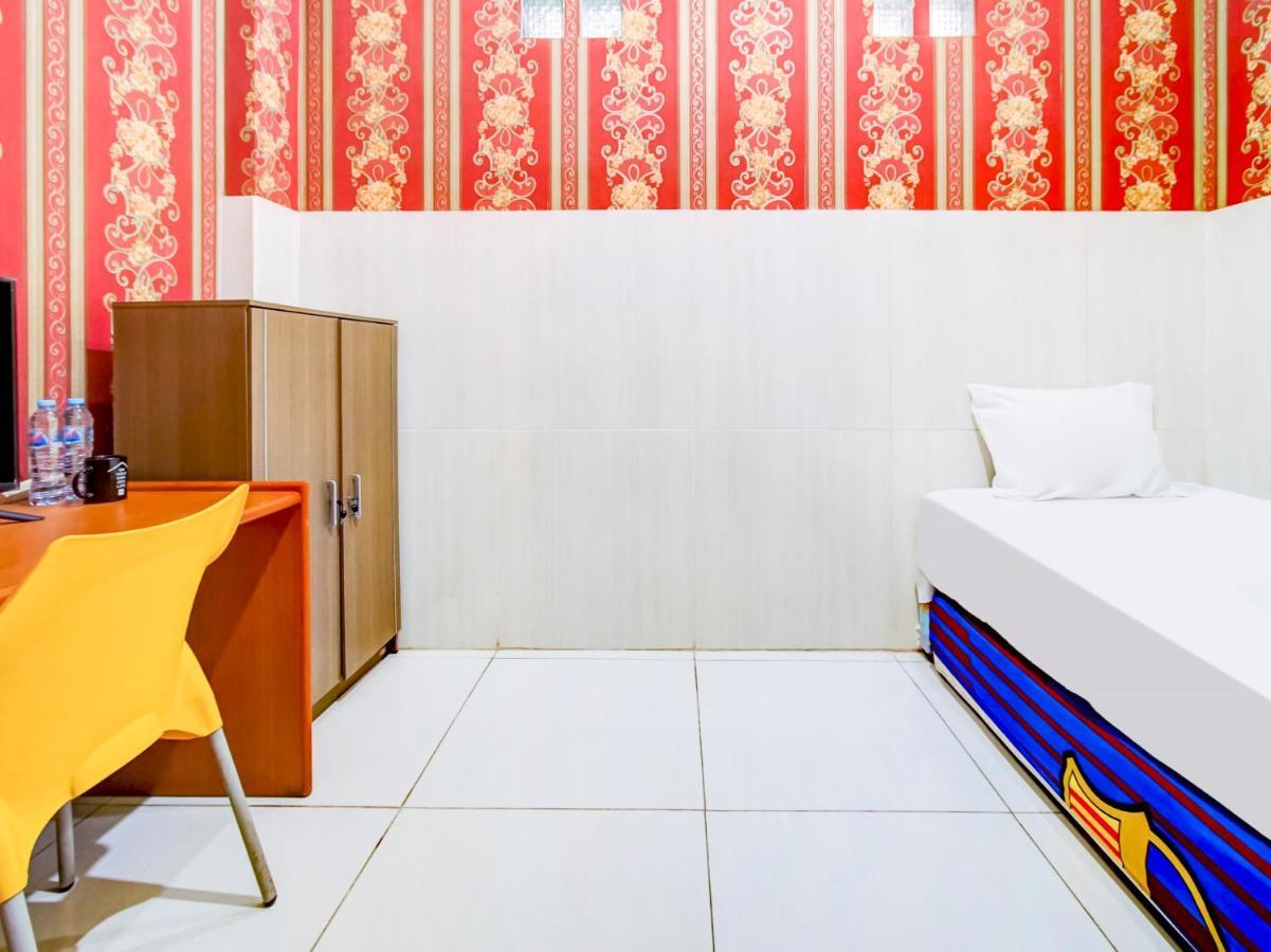 Oyo Life 3103 Opo Homestay & Kost Malang Eksteriør bilde