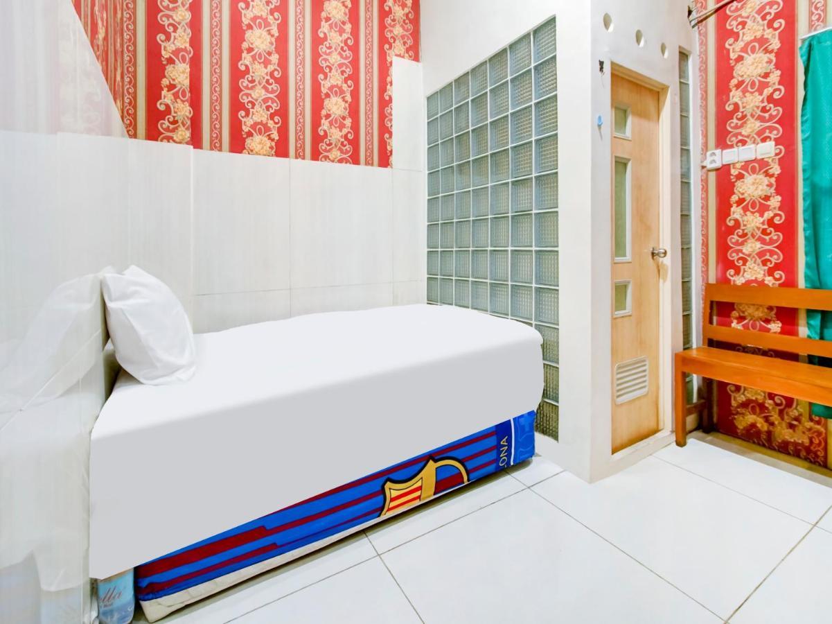 Oyo Life 3103 Opo Homestay & Kost Malang Eksteriør bilde