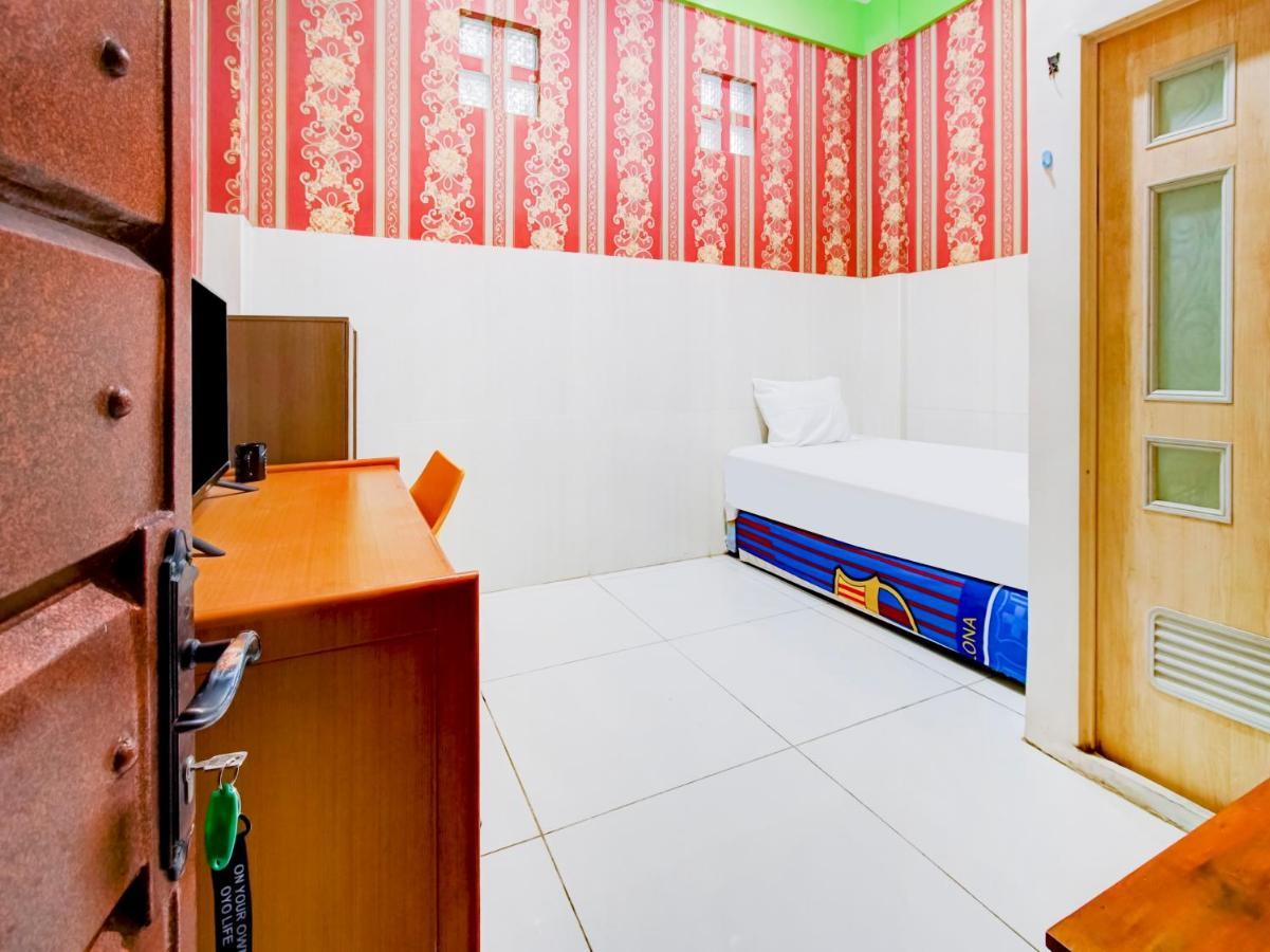 Oyo Life 3103 Opo Homestay & Kost Malang Eksteriør bilde