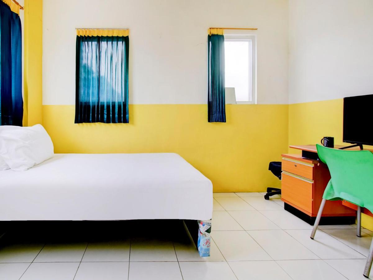 Oyo Life 3103 Opo Homestay & Kost Malang Eksteriør bilde