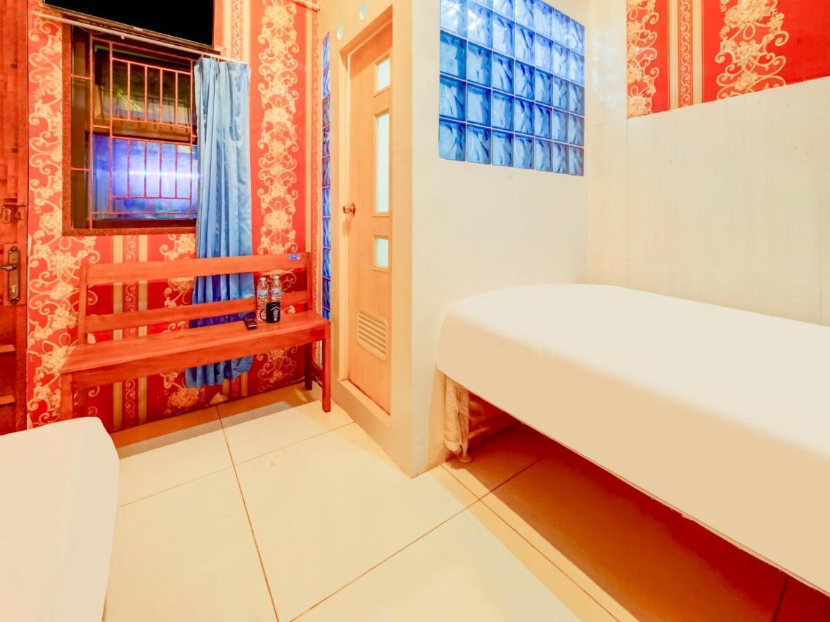 Oyo Life 3103 Opo Homestay & Kost Malang Eksteriør bilde